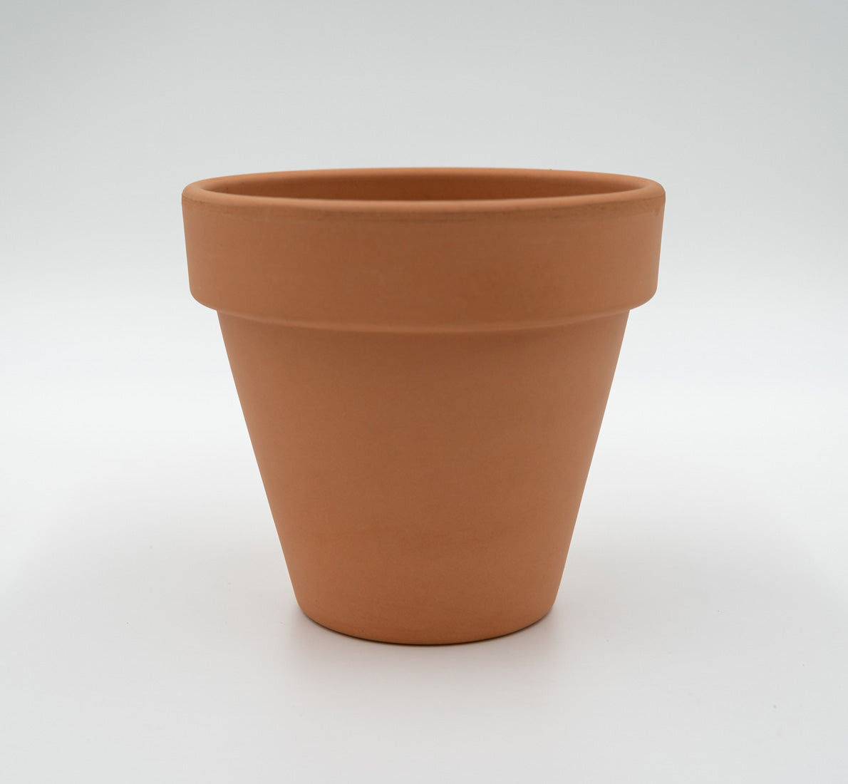 Macetero de barro mediano